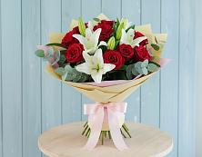 Букет цветов из:  Лилии и Розы в Мацеста