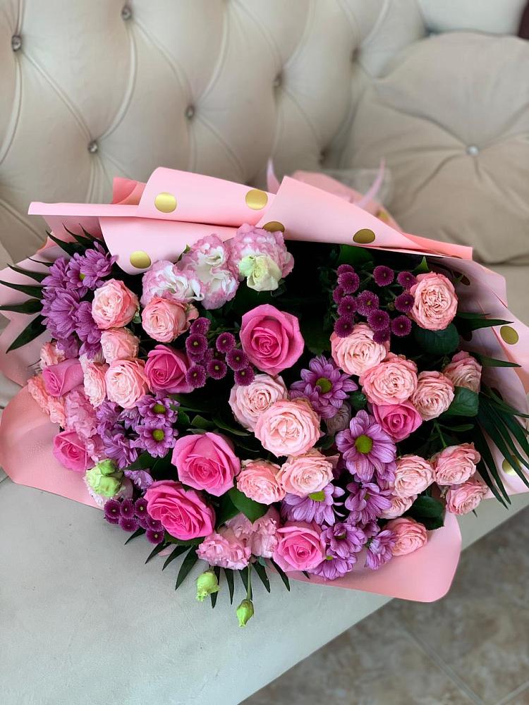 Букет цветов из: Хризантемы, Розы и Лизиантусы в Мацеста