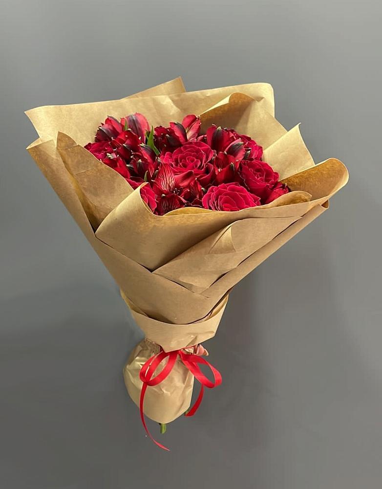 Букет цветов из: Альстромерии и Розы в Мацеста