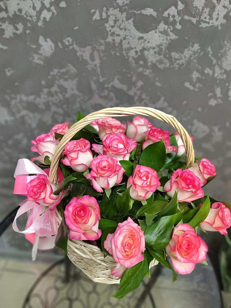 Цветочная композиция из Розы в корзине в Мацеста