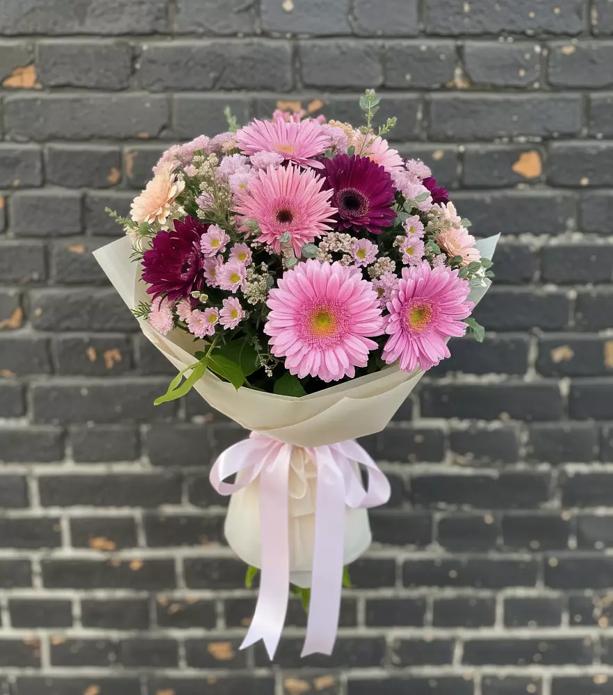 Букет цветов из: Герберы и Хризантемы в Мацеста