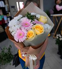 Букет цветов из:  Герберы, Розы и Хризантемы в Мацеста
