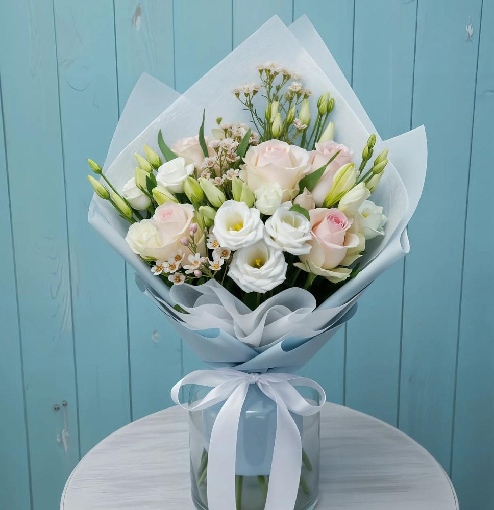 Букет цветов из: Розы и Лизиантусы в Мацеста