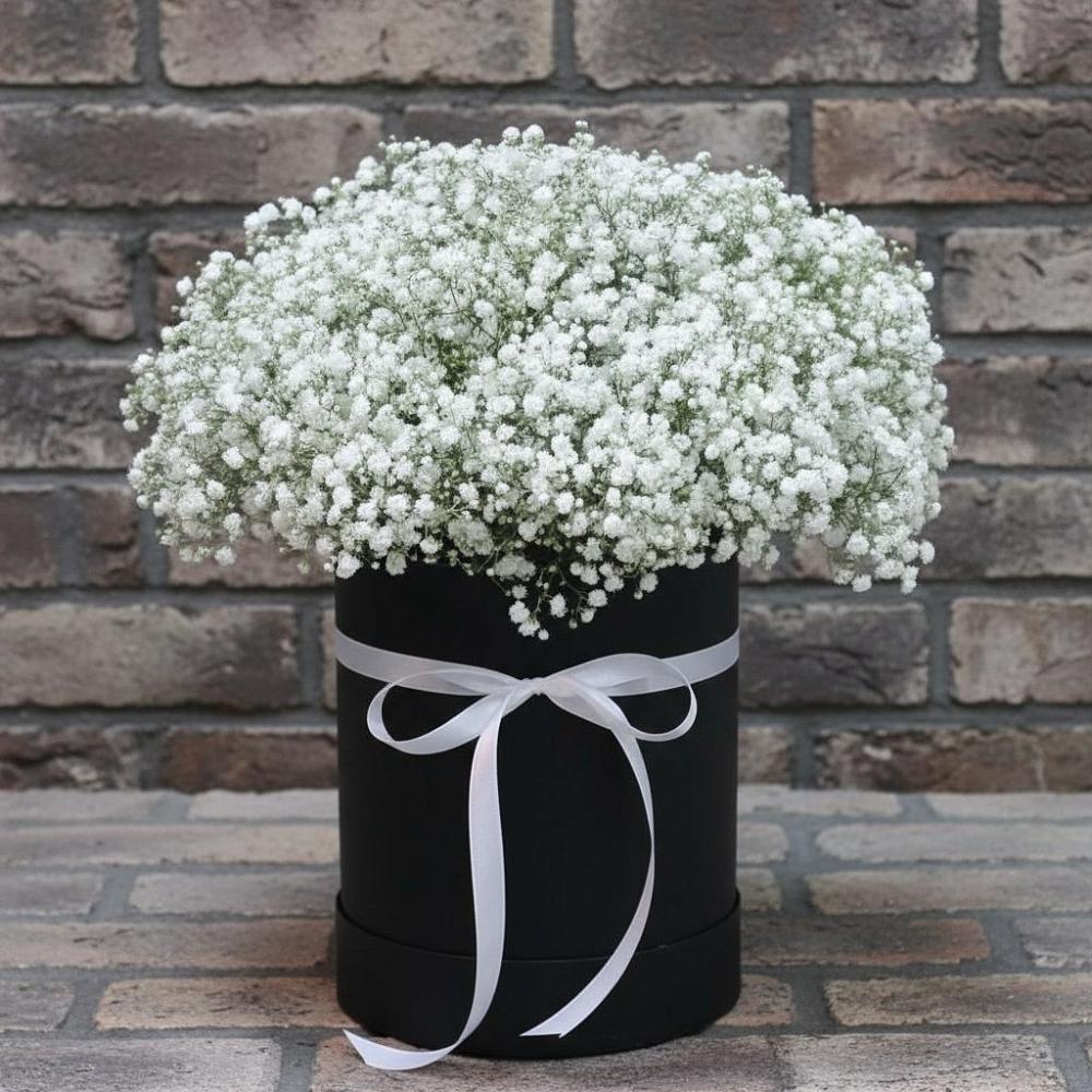 Цветочная композиция из Гипсофила в шляпной коробке в Мацеста