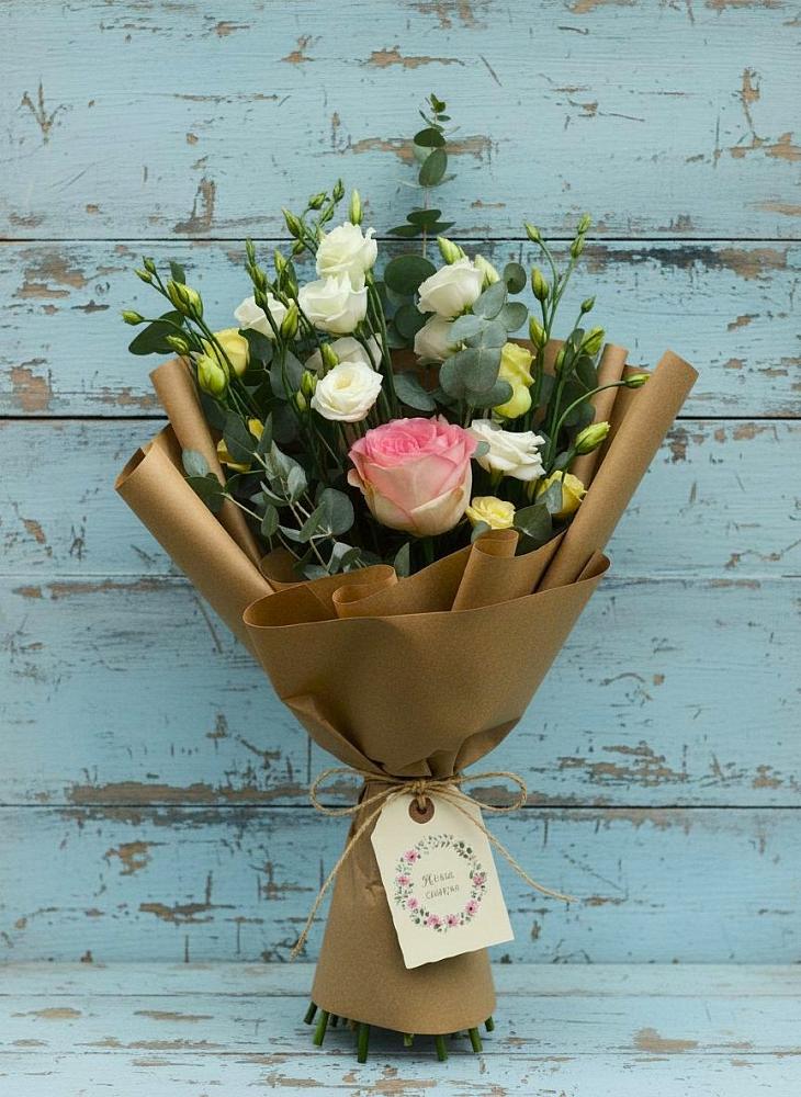 Букет цветов из: Розы и Лизиантусы в Мацеста