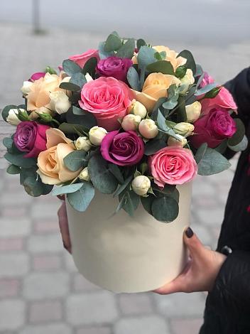 Цветочная композиция из Розы в шляпной коробке в Мацеста