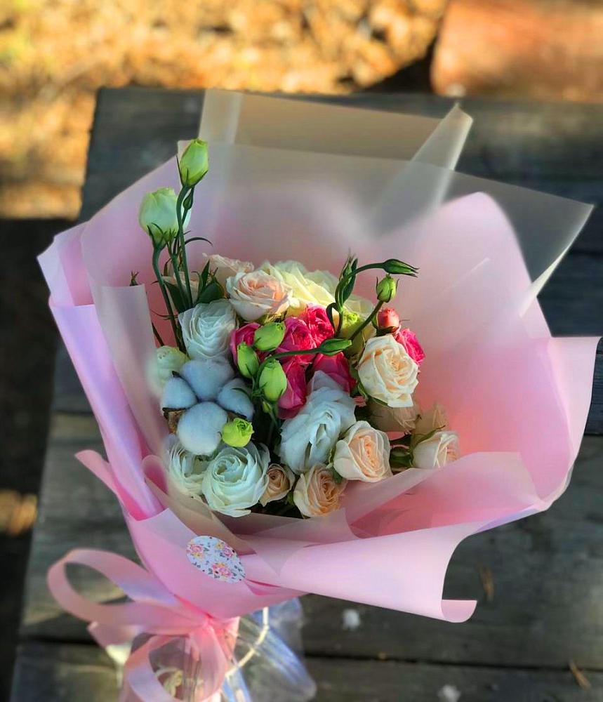 Букет цветов из: Розы и Лизиантусы в Мацеста