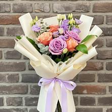 Букет цветов из:  Лизиантусы и Розы в Мацеста