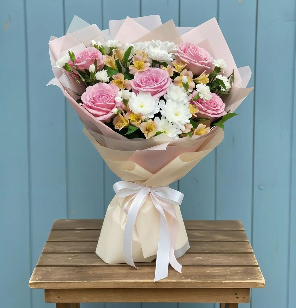 Букет цветов из: Гвоздики, Орхидеи и Розы в Мацеста