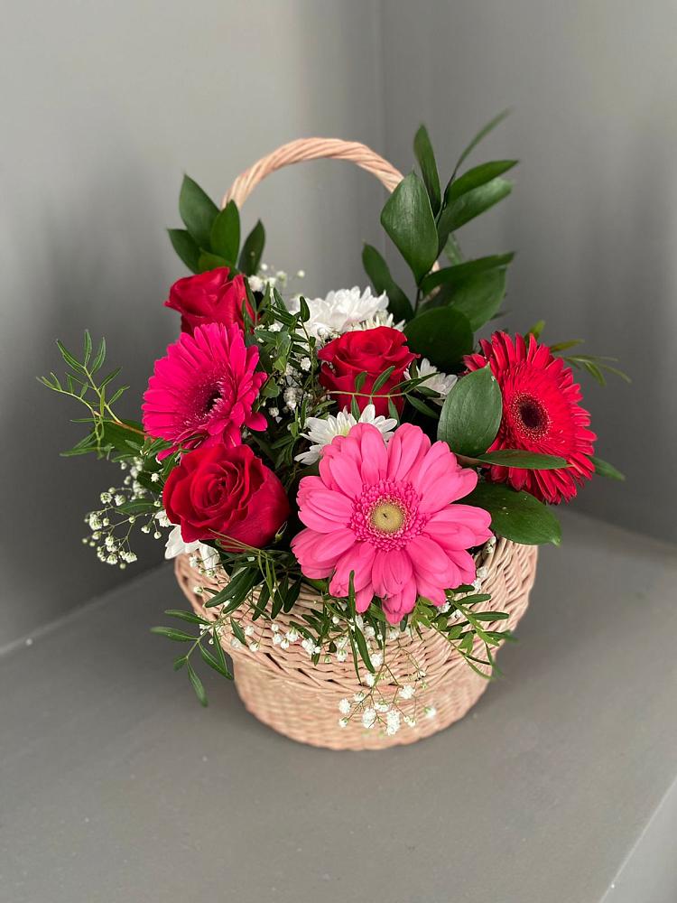 Цветочная композиция из Розы, Хризантемы и Герберы в корзине в Мацеста