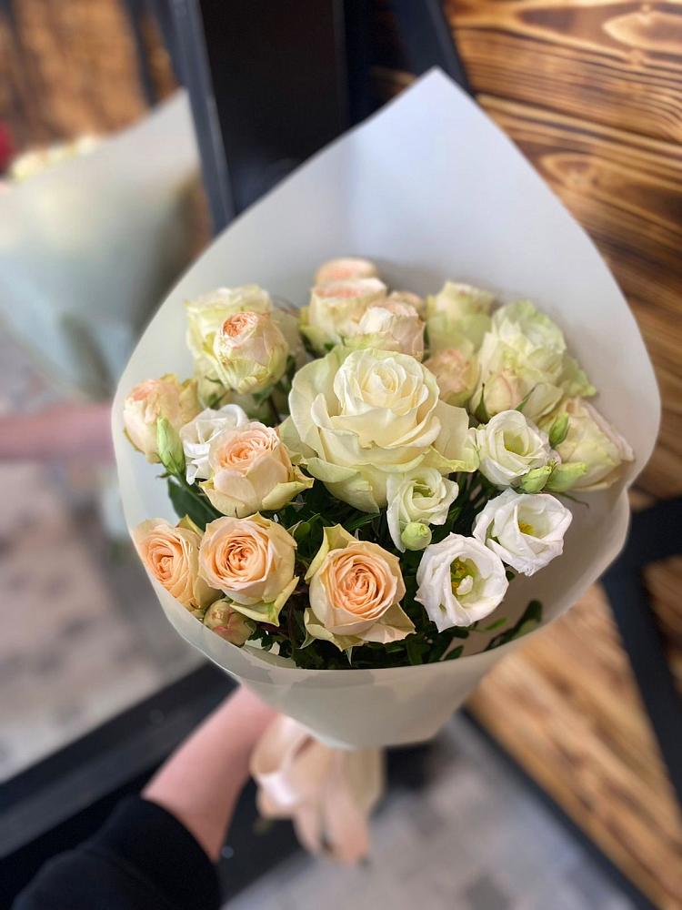 Букет цветов из: Розы и Лизиантусы в Мацеста