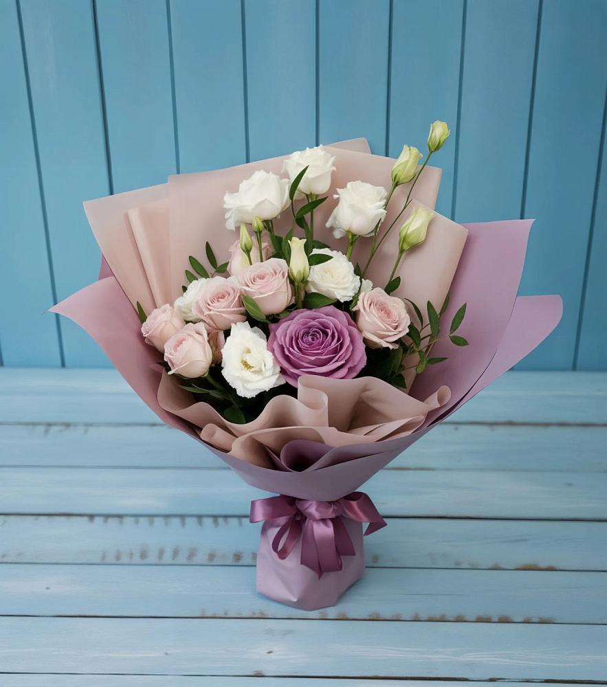 Букет цветов из: Розы и Лизиантусы в Мацеста